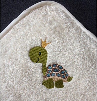 Cape de bain coton bio brodée Tortue zoom