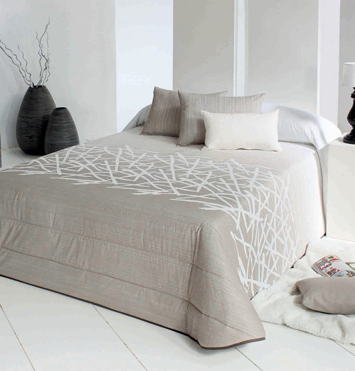 Couvre-lit matelassé et ses housses coussins Edgar beige Reig Marti Couvre-lit matelassé et ses housses coussins Edgar beige Reig Marti