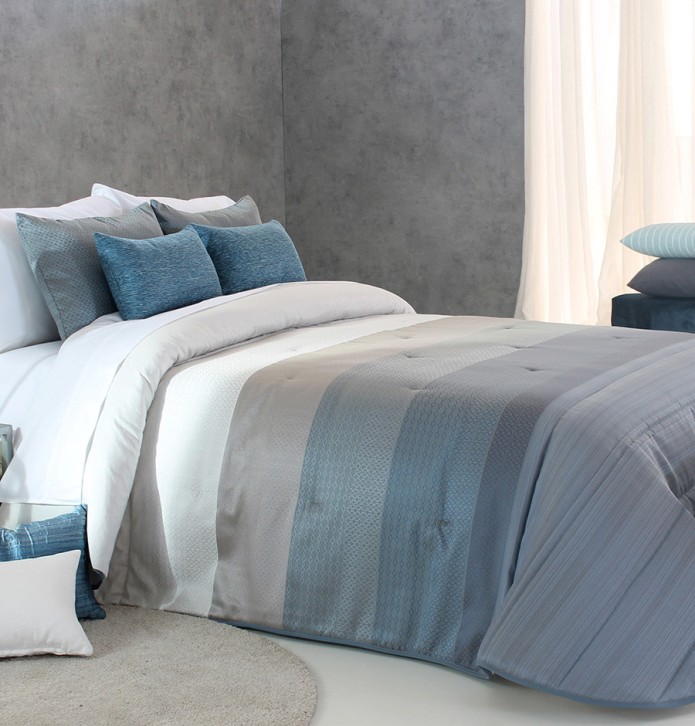 Couvre lit matelassé jacquard et ses housses coussin Fox bleu Reig Marti Couvre lit matelassé jacquard et ses housses coussin Fox bleu Reig Marti