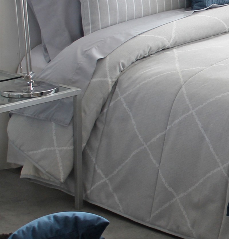 Couvre-Lit Matelassé Damier Jacquard 264x228 Cm + 2 Taies – Ultra Doux, Léger, Réversible Pour Lit Double, Blanc Élégant Toutes Saisons