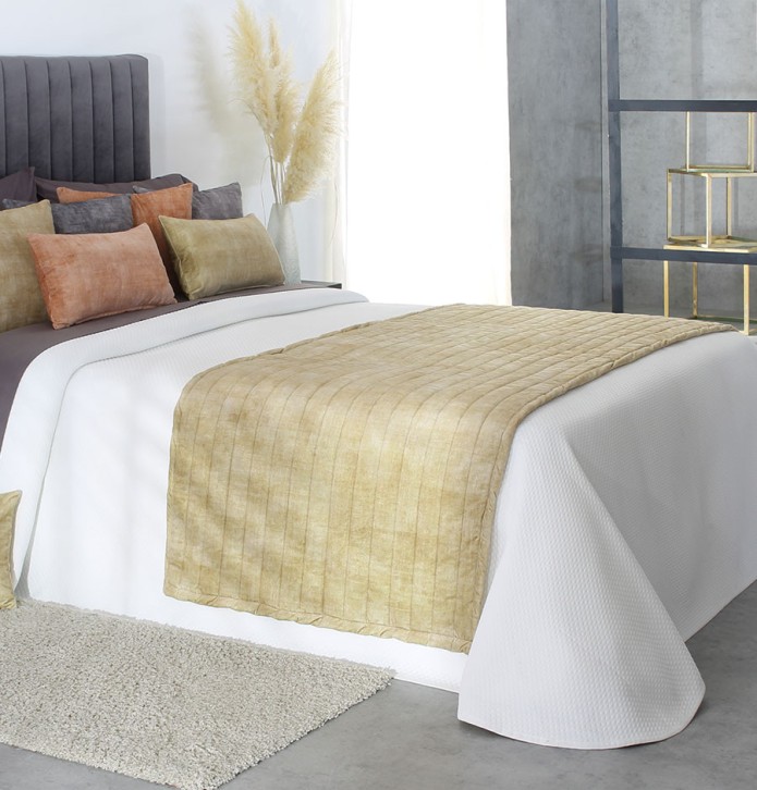 Chemin de lit velours Darcy jaune or Reig Marti - Blancollection