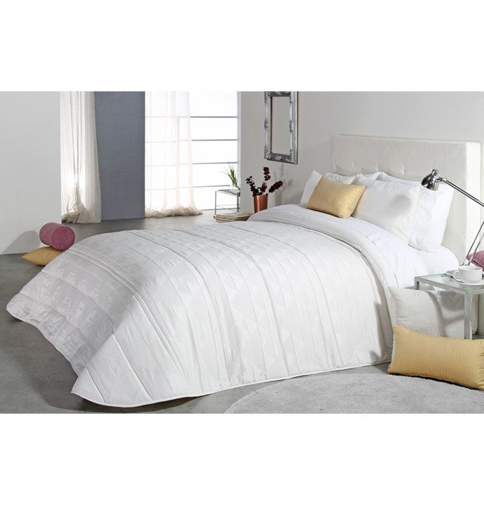 Couvre lit matelassé jacquard Klive Reig Marti - Blancollection
