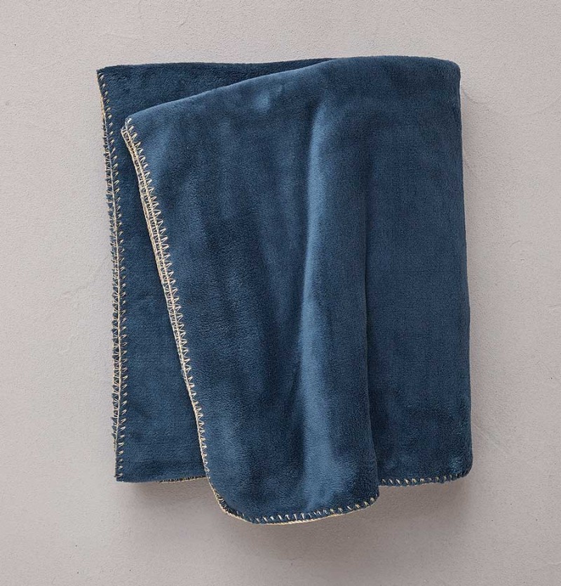 Plaid polaire Bien au chaud bleu lune Sylvie Thiriez