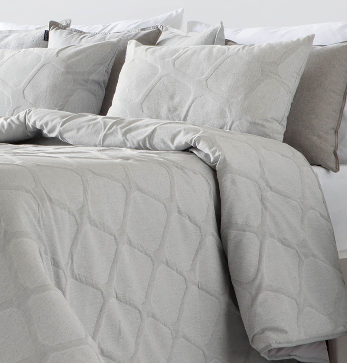 Couvre-lit matelassé et ses housses coussins Idalia gris Antilo - Blancollection