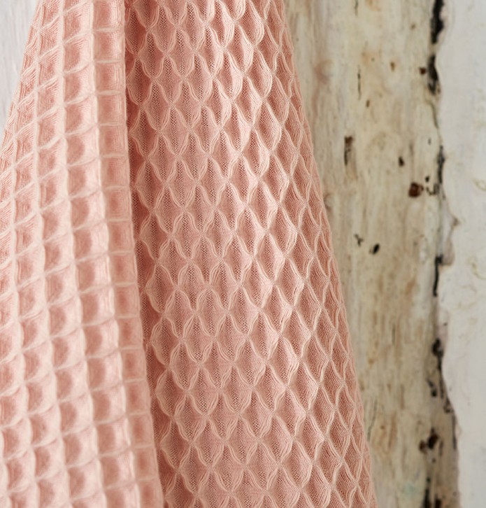 Drap de douche nid d'abeille Bain de minuit rose Sylvie Thiriez