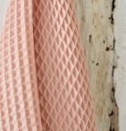 Drap de douche nid d'abeille Bain de minuit rose Sylvie Thiriez