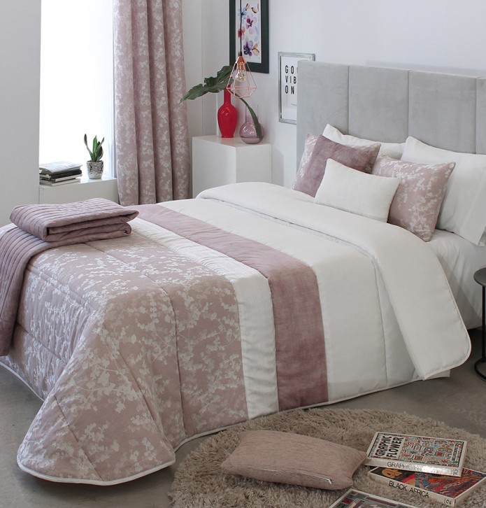 Couvre lit matelassé et ses housses coussins Perich mauve Reig Marti Couvre lit matelassé et ses housses coussins Perich mauve Reig Marti