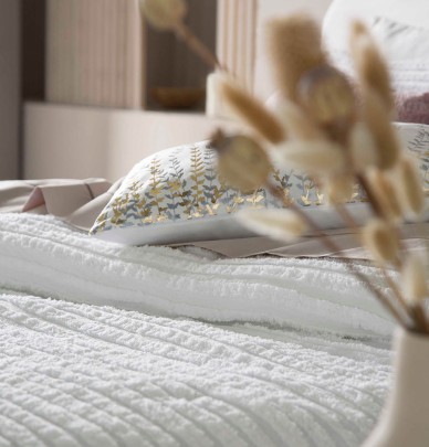 Couvre lit matelassé et ses housses coussins Mery blanc Antilo