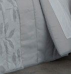 Couvre-lit matelassé et ses housses coussins Lerici gris Antilo - Blancollection