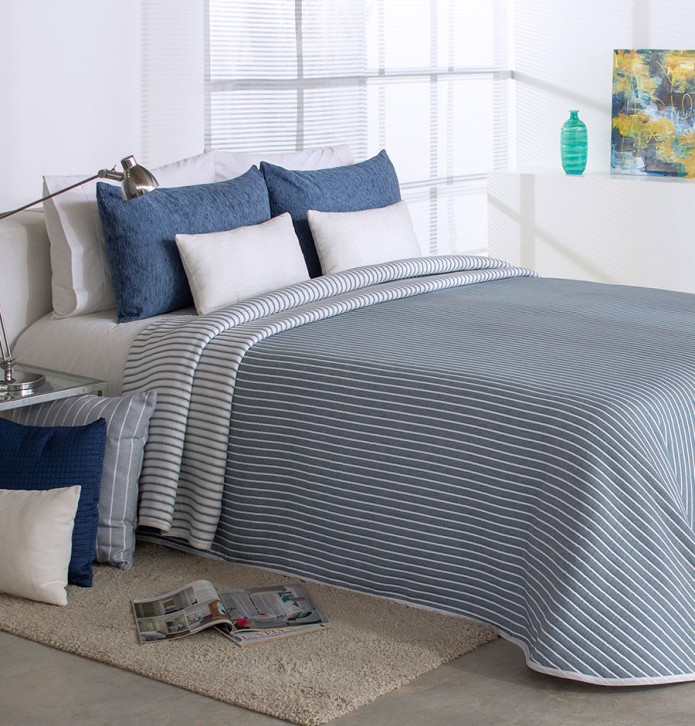 Couvre lit jacquard Loke bleu Reig Marti Couvre lit jacquard Loke bleu Reig Marti