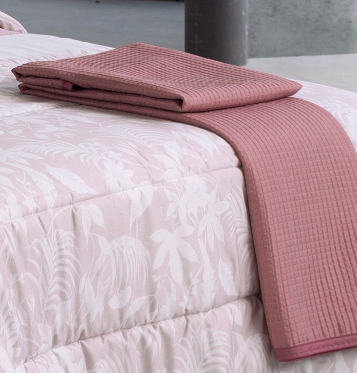 Couvre lit matelassé imprimé Savoy rose Reig Marti - Blancollection