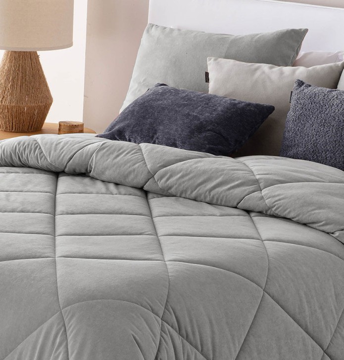 Couvre-lit velours matelassé Anelka gris perle Antilo - Blancollection