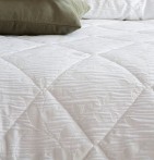 Couvre-lit matelassé Ikaria blanc Antilo - Blancollection