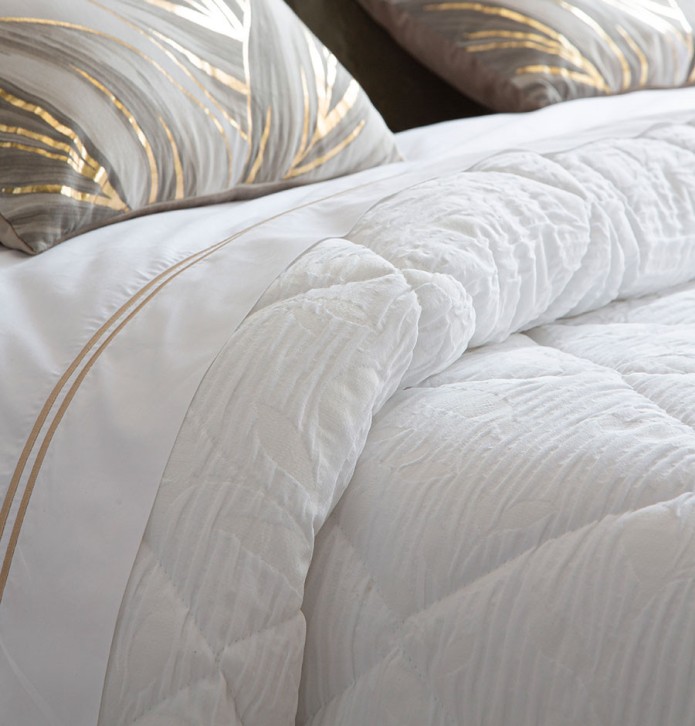 Couvre-lit matelassé Ikaria blanc Antilo - Blancollection