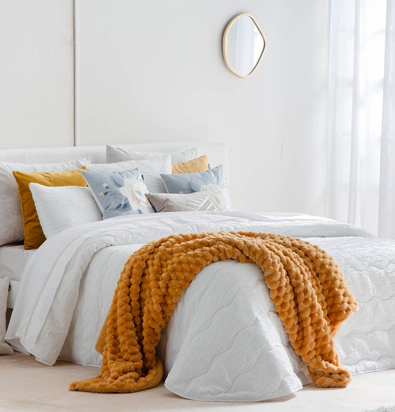 Couvre-lit matelassé Saima blanc Antilo