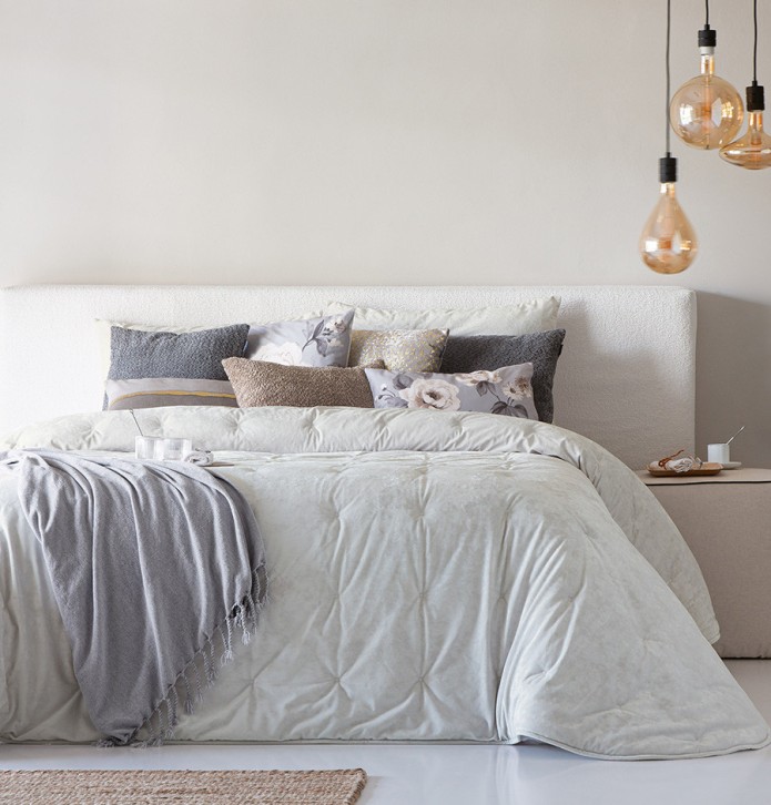 Couvre lit velours matelassé Mirabela blanc cassé Antilo Couvre lit velours matelassé Mirabela blanc cassé Antilo