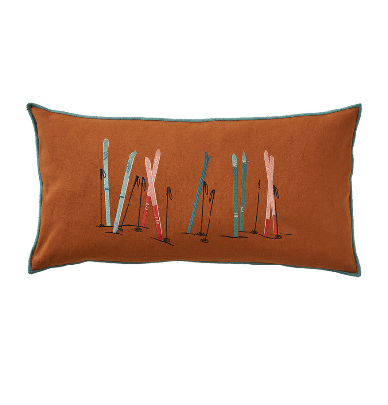 Housse coussin coton brodée passe-montagne 30x60cm - sylvie thiriez