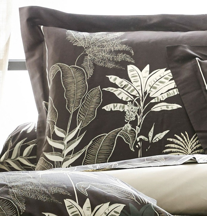 Parure de lit satin Cayenne ébène en promo -30% Tradilinge - Blancollection