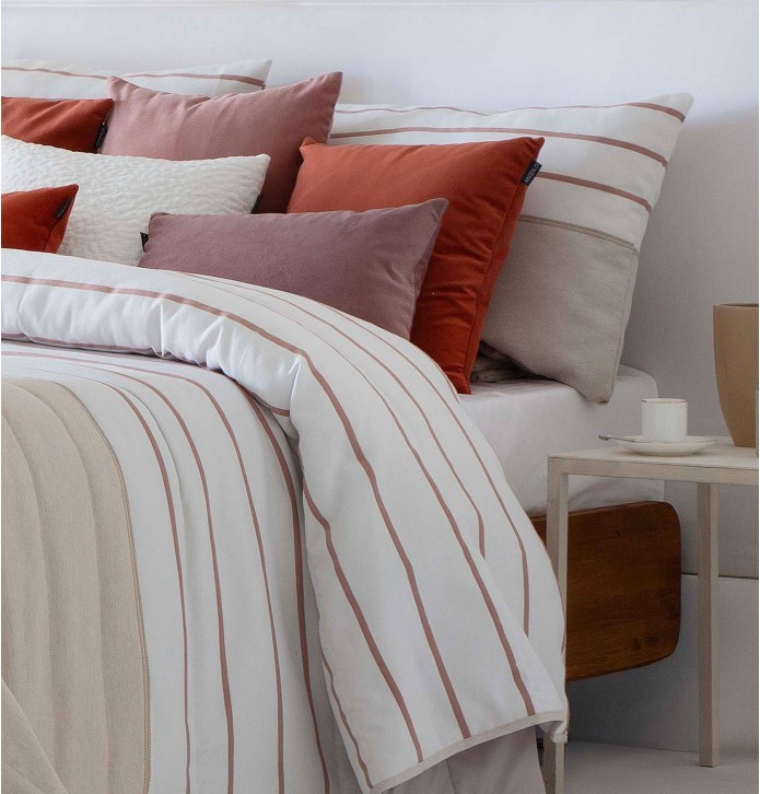 Couvre-lit matelassé et ses housses coussins Valerian bois de rose Antilo - Blancollection