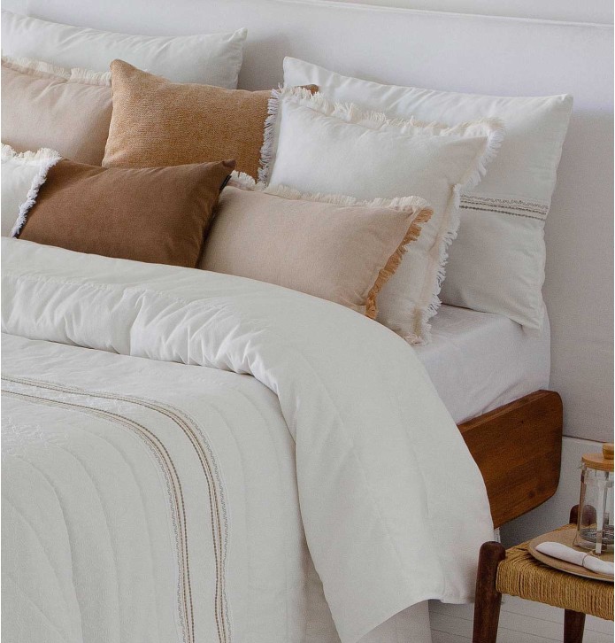 Couvre-lit matelassé et ses housses coussins Caeli Antilo - Blancollection