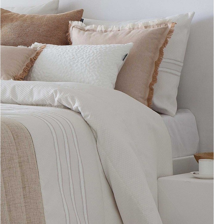 Couvre-lit matelassé et ses housses coussins Zia lin Antilo - Blancollection