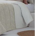 Couvre-lit matelassé et ses housses coussins Greta Antilo - Blancollection