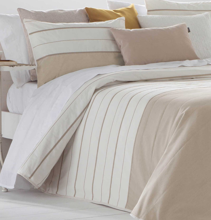 Couvre-lit matelassé et ses housses coussins Venetto Antilo - Blancollection