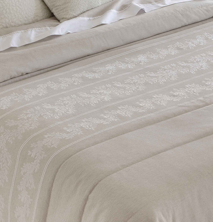 Couvre-lit matelassé et ses housses coussins Vernisa Antilo - Blancollection