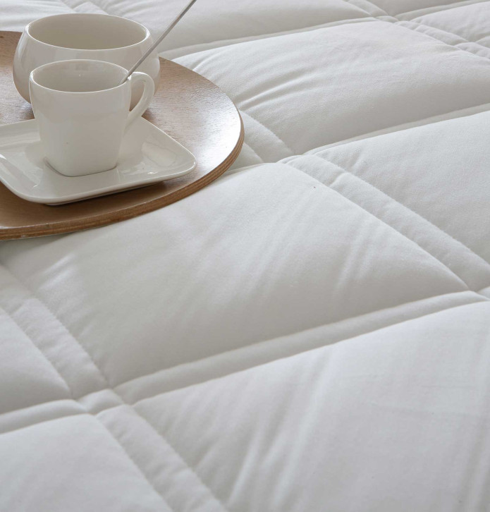 Couvre-lit velours matelassé Leire blanc Antilo - Blancollection