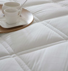 Couvre-lit velours matelassé Leire blanc Antilo - Blancollection