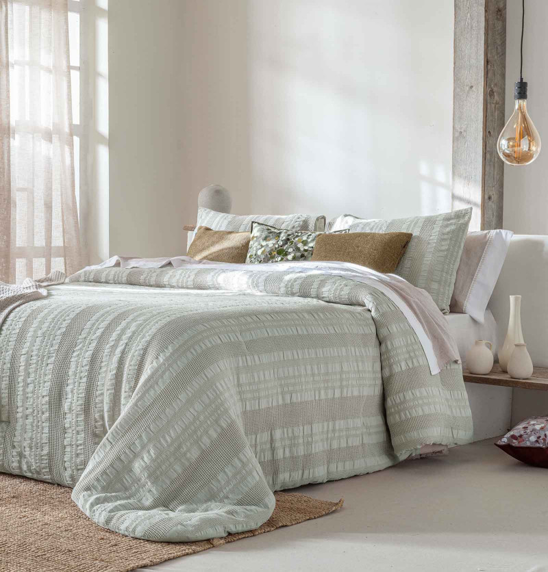 Couvre lit matelassé Aurélia vert d'eau Antilo