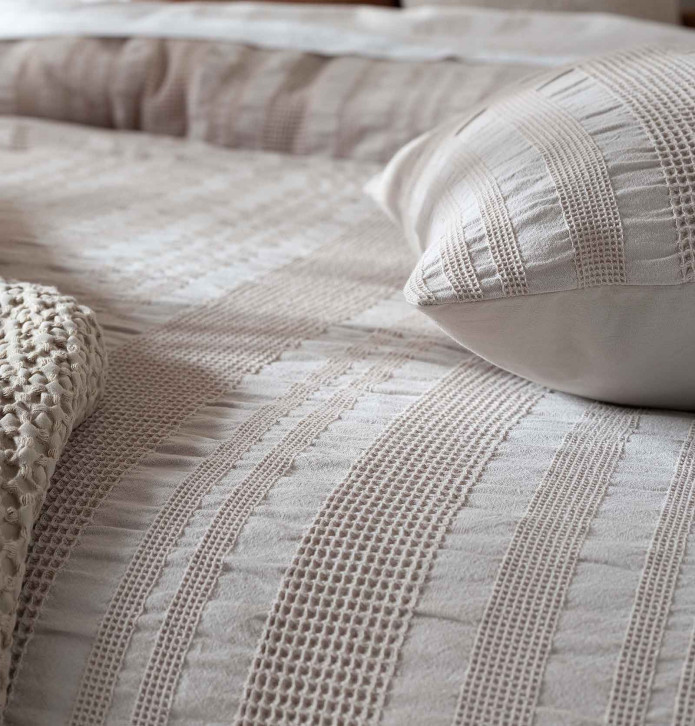 Couvre-lit matelassé Aurélia taupe Antilo - Blancollection