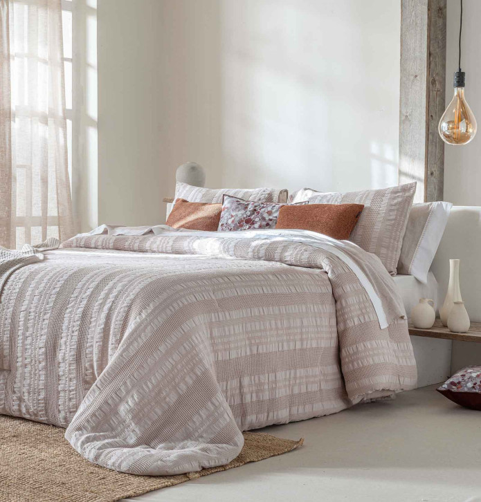 Couvre lit matelassé Aurélia taupe Antilo