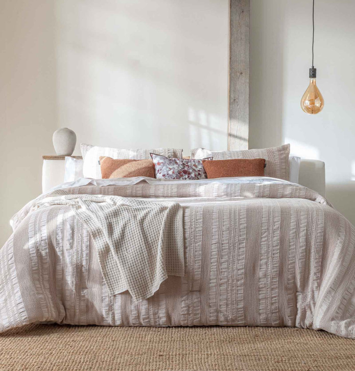 Couvre-lit matelassé Aurélia taupe Antilo - Blancollection