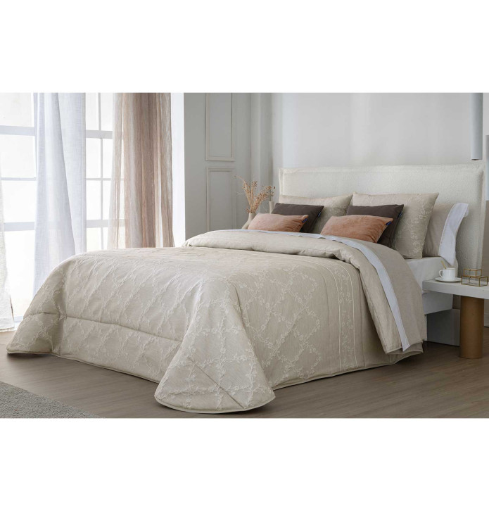 Couvre-lit matelassé et ses housses coussins Candy beige Antilo - Blancollection