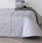Couvre lit matelassé imprimé Ardal gris Reig Marti - Blancollection
