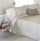 Couvre lit matelassé imprimé Ardal beige Reig Marti - Blancollection